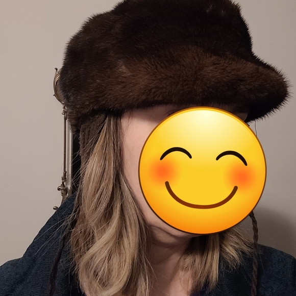 Fur hat - Picture 2 of 11